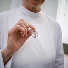 Das TAU-Medallion ist Erkennungszeichen der Franziskanerinnen